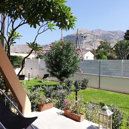 Mondello Felix - Appartamenti In Villa A 600M Dal Mare 外观 照片
