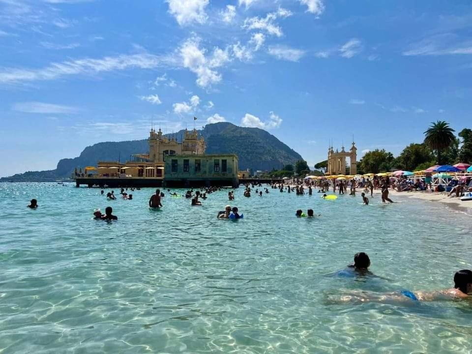 Mondello Felix - Appartamenti In Villa A 600M Dal Mare 外观 照片