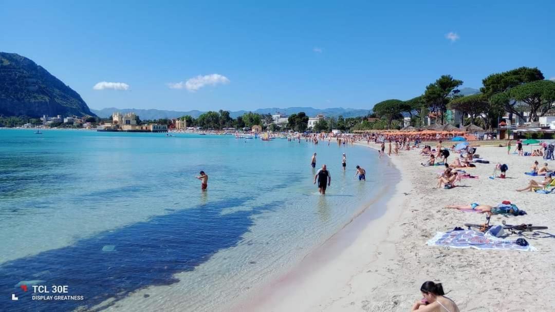 Mondello Felix - Appartamenti In Villa A 600M Dal Mare 外观 照片