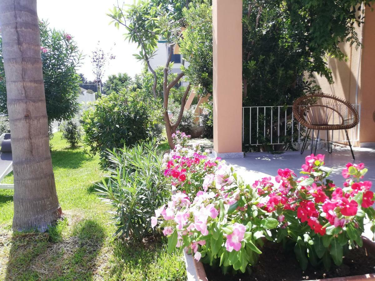 Mondello Felix - Appartamenti In Villa A 600M Dal Mare 外观 照片